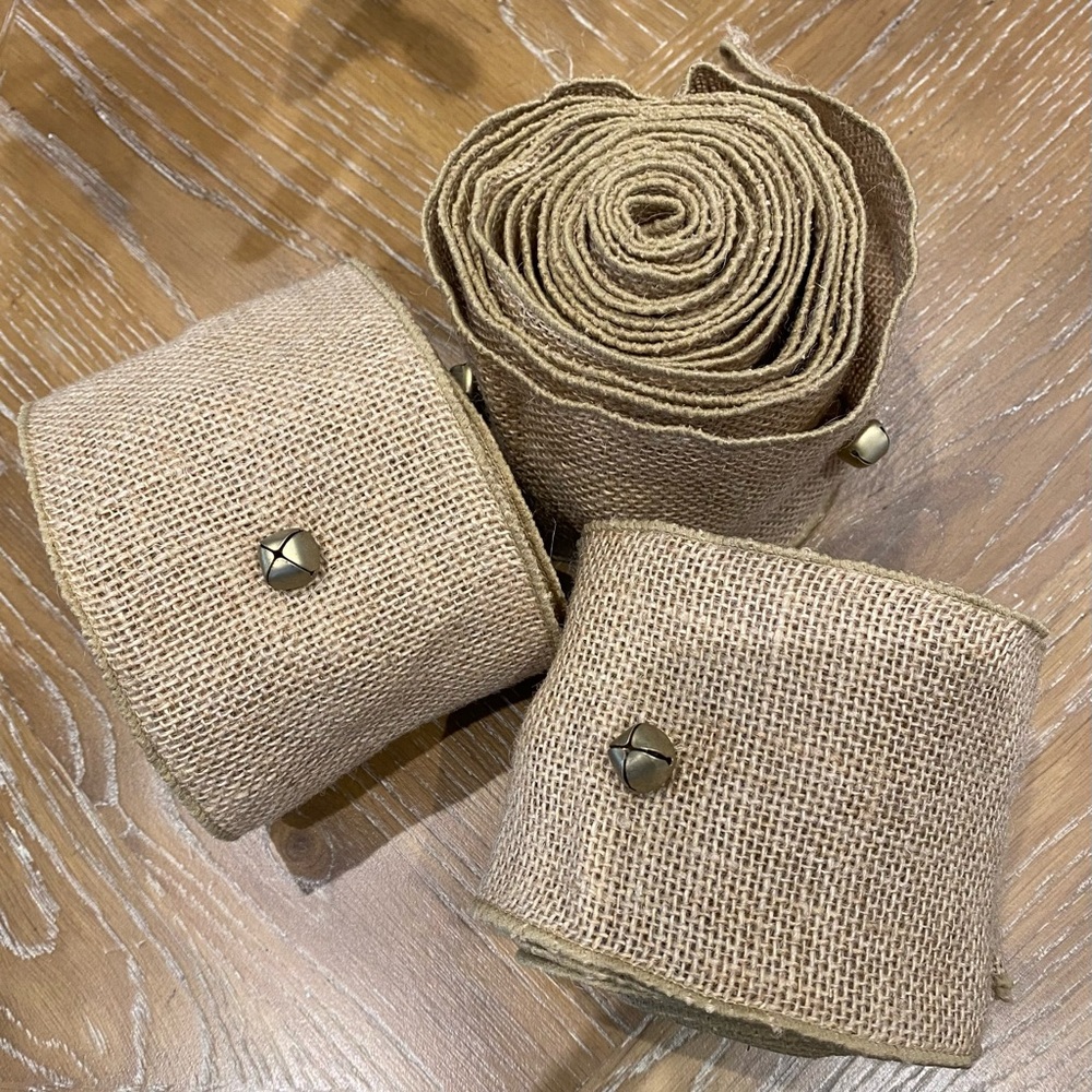 BURLAP GARLAND WITH GOLD BELLS